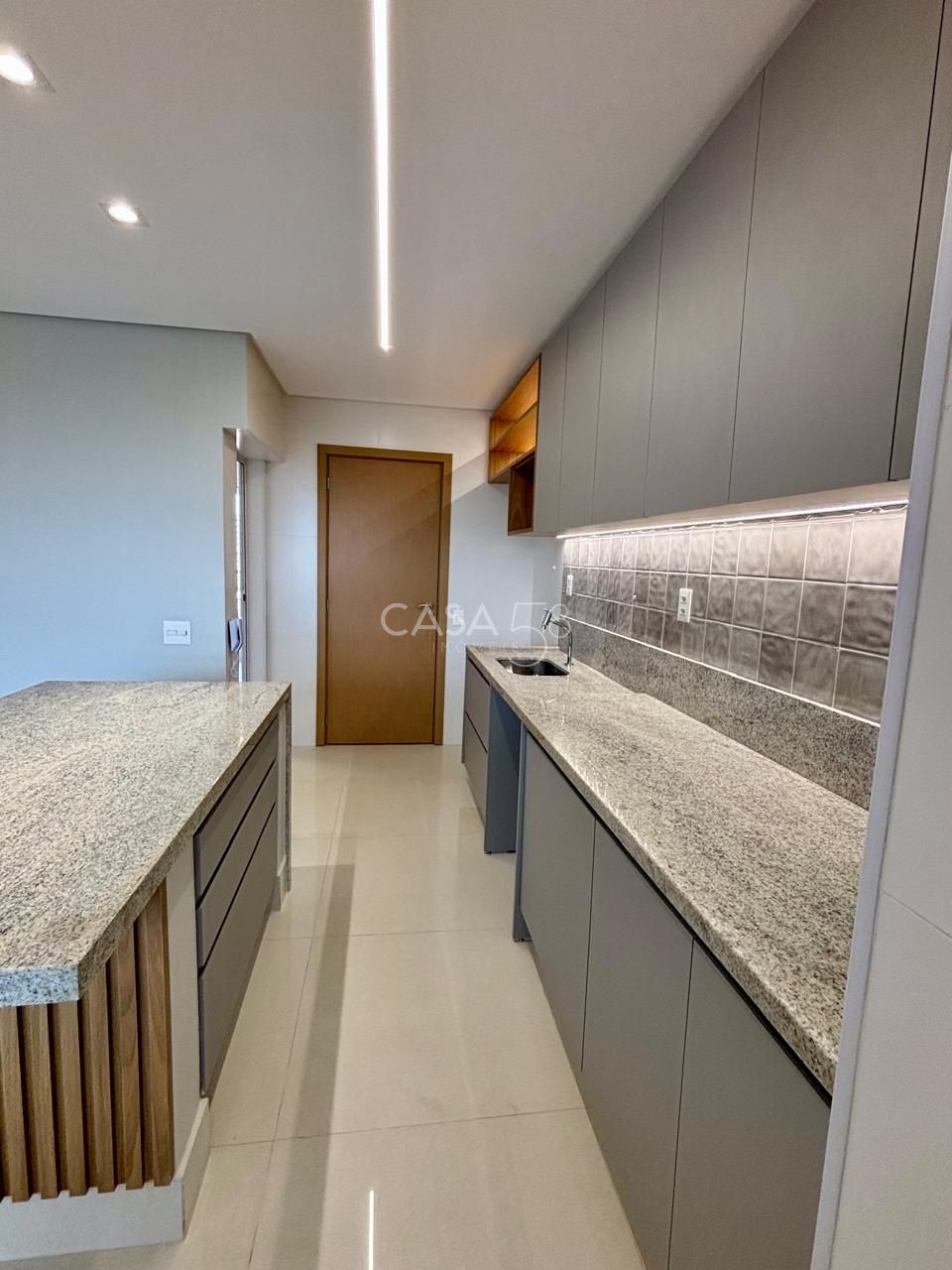 Apartamento de 139 m² com 3 Suítes e Varanda Gourmet – Localização Privilegiada