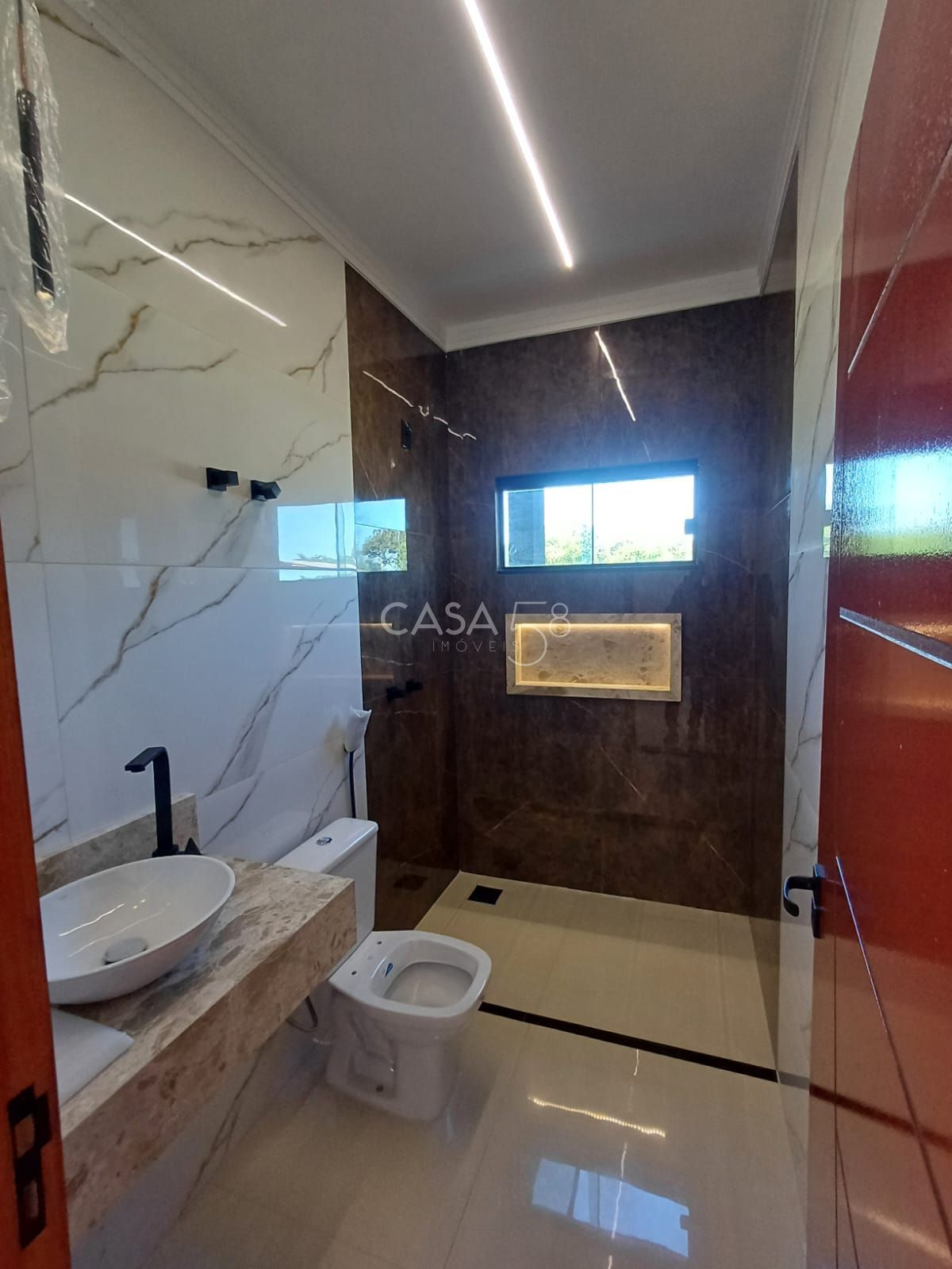 Casa Térrea de Alto Padrão – 3 Suítes | 15 km de Goiânia | 2.000 m² de terreno