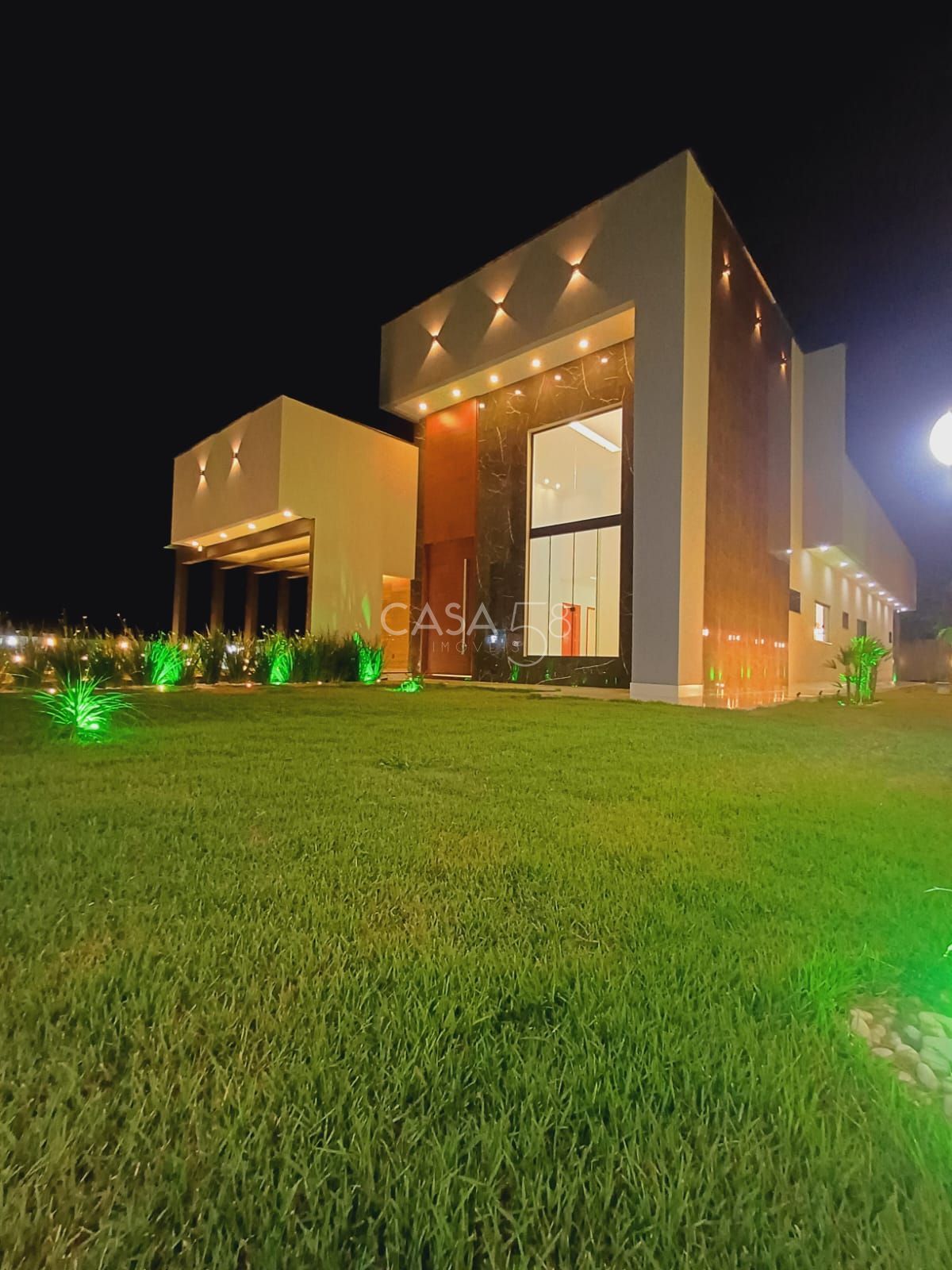 Casa Térrea de Alto Padrão – 3 Suítes | 15 km de Goiânia | 2.000 m² de terreno