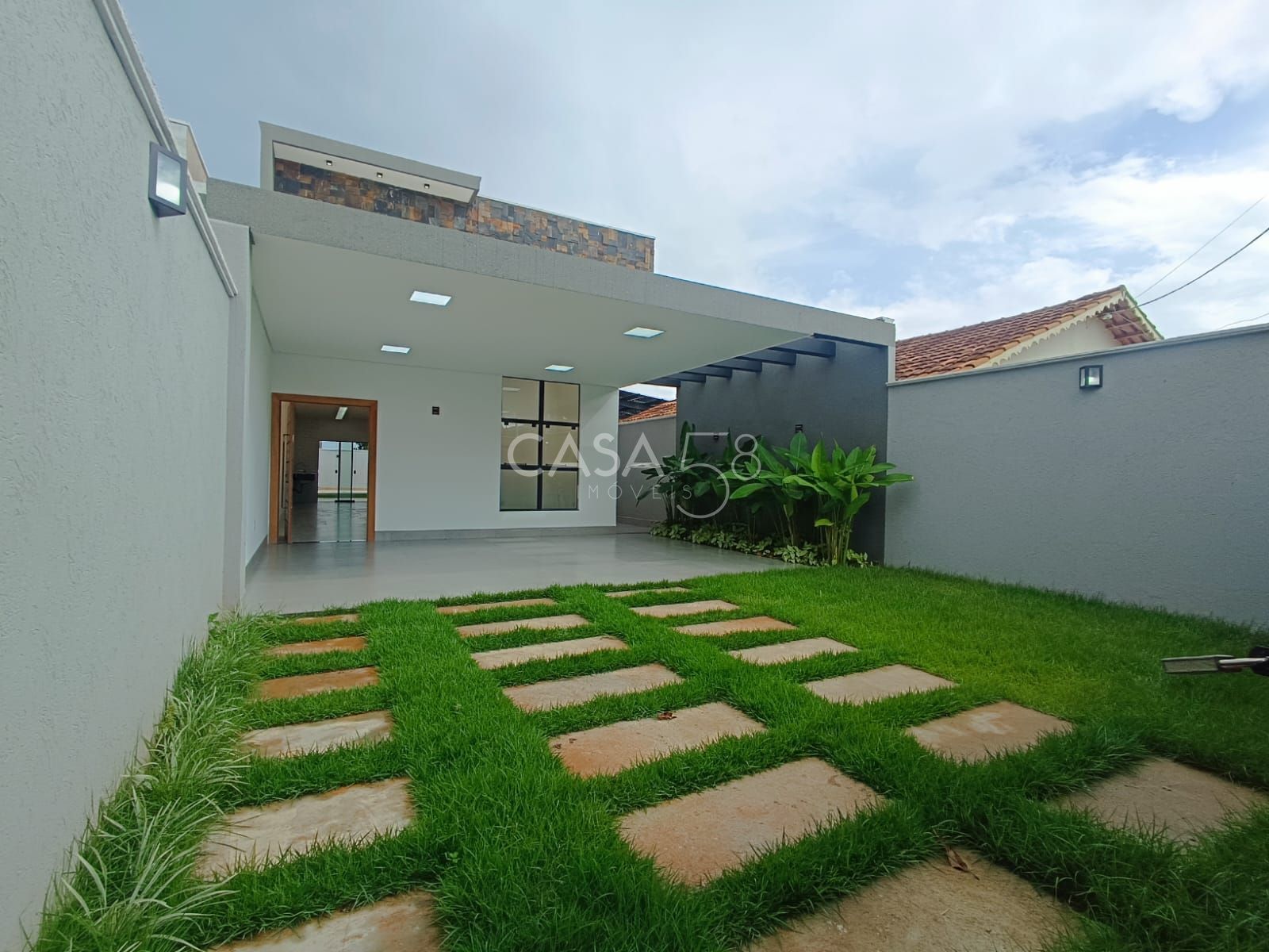 Casa Térrea Moderna com 3 Suítes, Piscina e Gourmet – 160m² Construídos