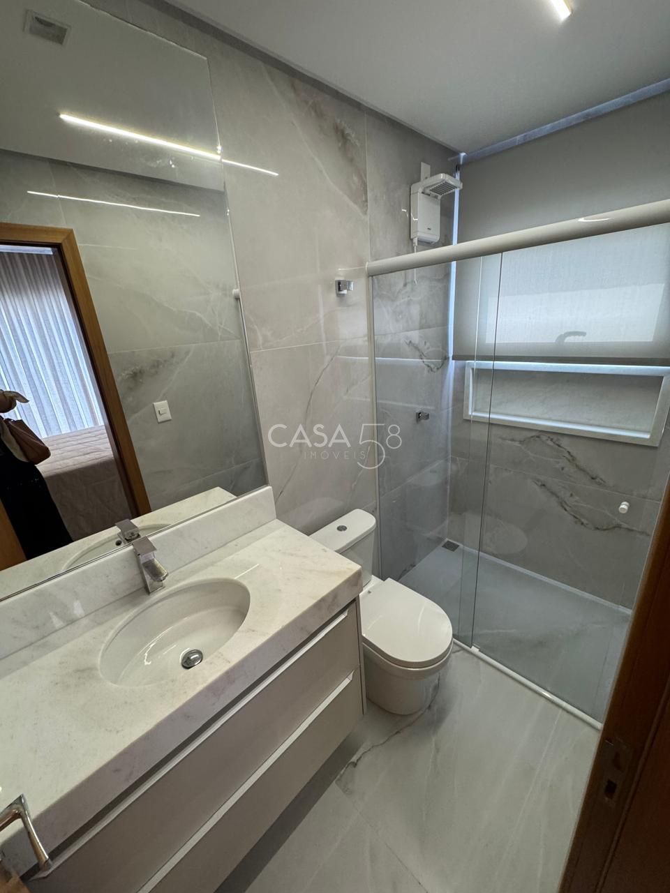 Sobrado de Luxo à Venda no Alphaville Araguaia - 5 suites - 2 lavabos - 403m²