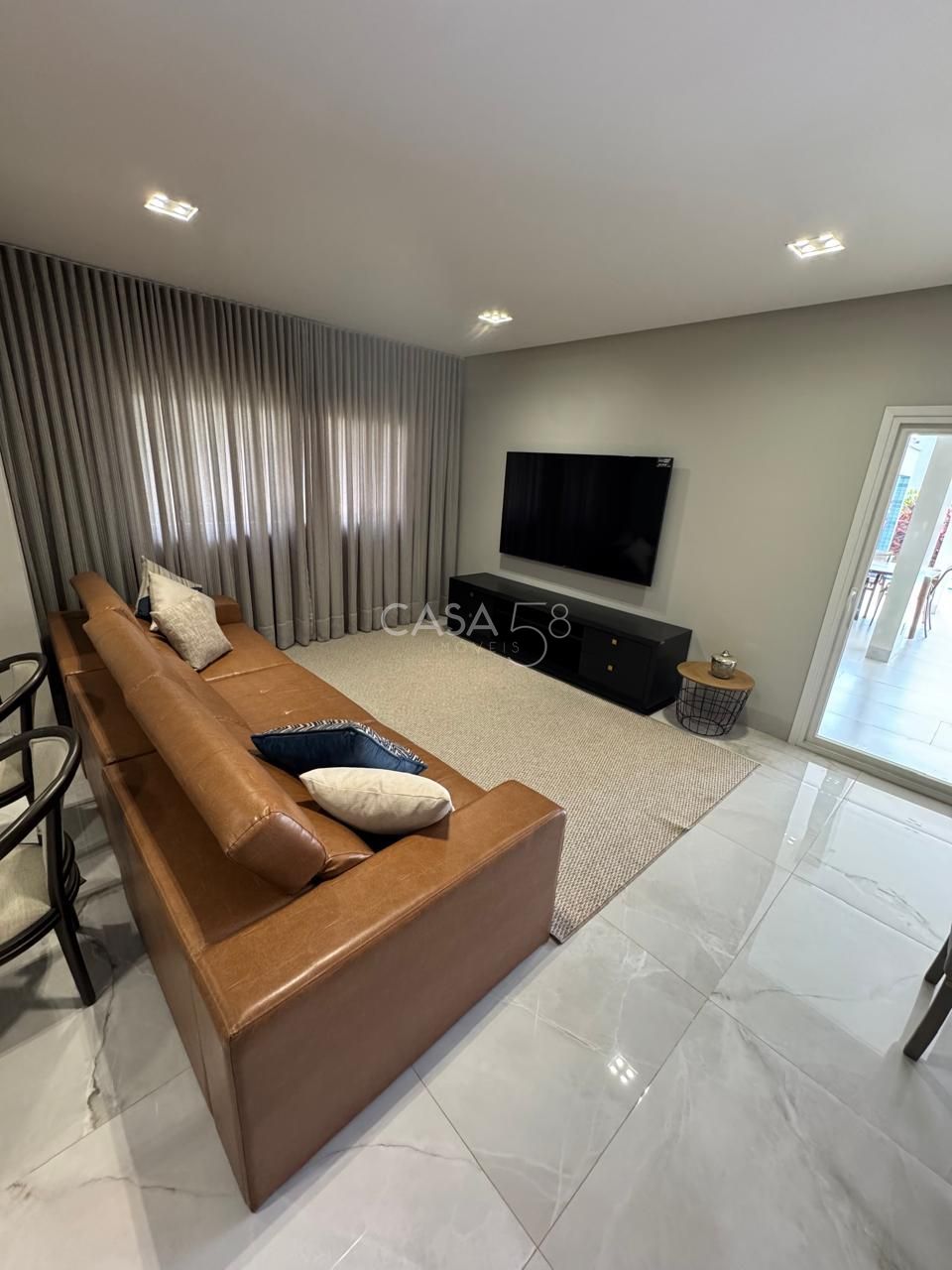 Sobrado de Luxo à Venda no Alphaville Araguaia - 5 suites - 2 lavabos - 403m²