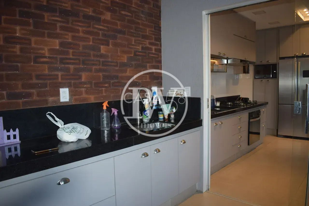 Sobrado de Alto Padrão Mobiliado – 5 Suítes – 293m² – Design Moderno