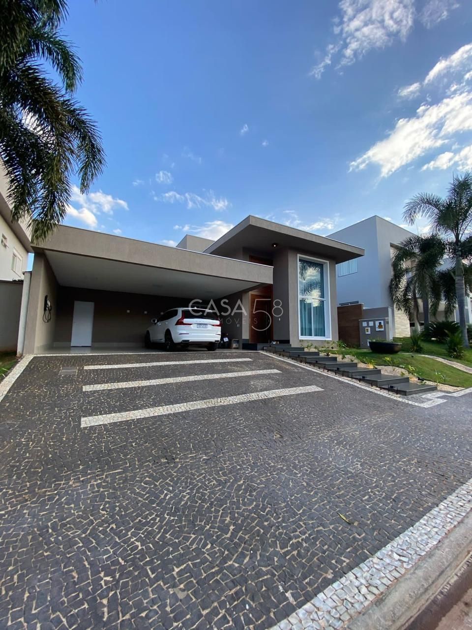 Casa Térrea de Alto Padrão no Jardins Verona – Goiânia/GO | 4 Suítes, Piscina