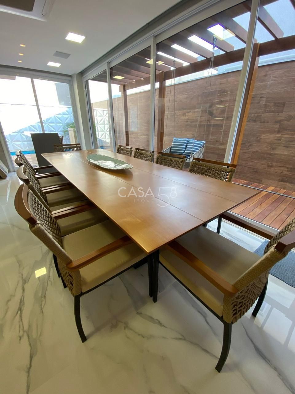 Casa Térrea de Alto Padrão no Jardins Verona – Goiânia/GO | 4 Suítes, Piscina