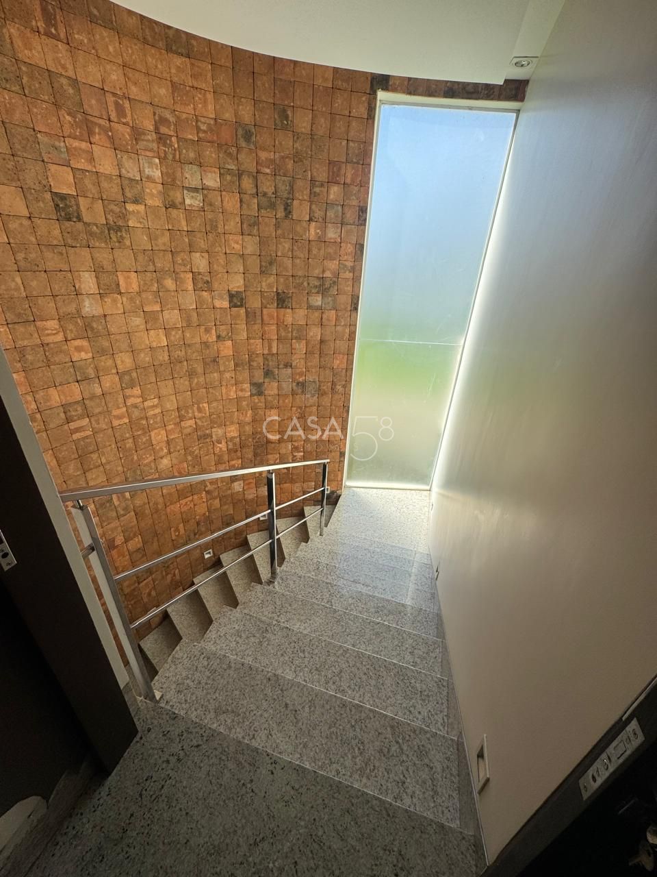 Sobrado de luxo no Alphaville Cruzeiro, 4 suítes, lote 1.800 m², const. 700 m²