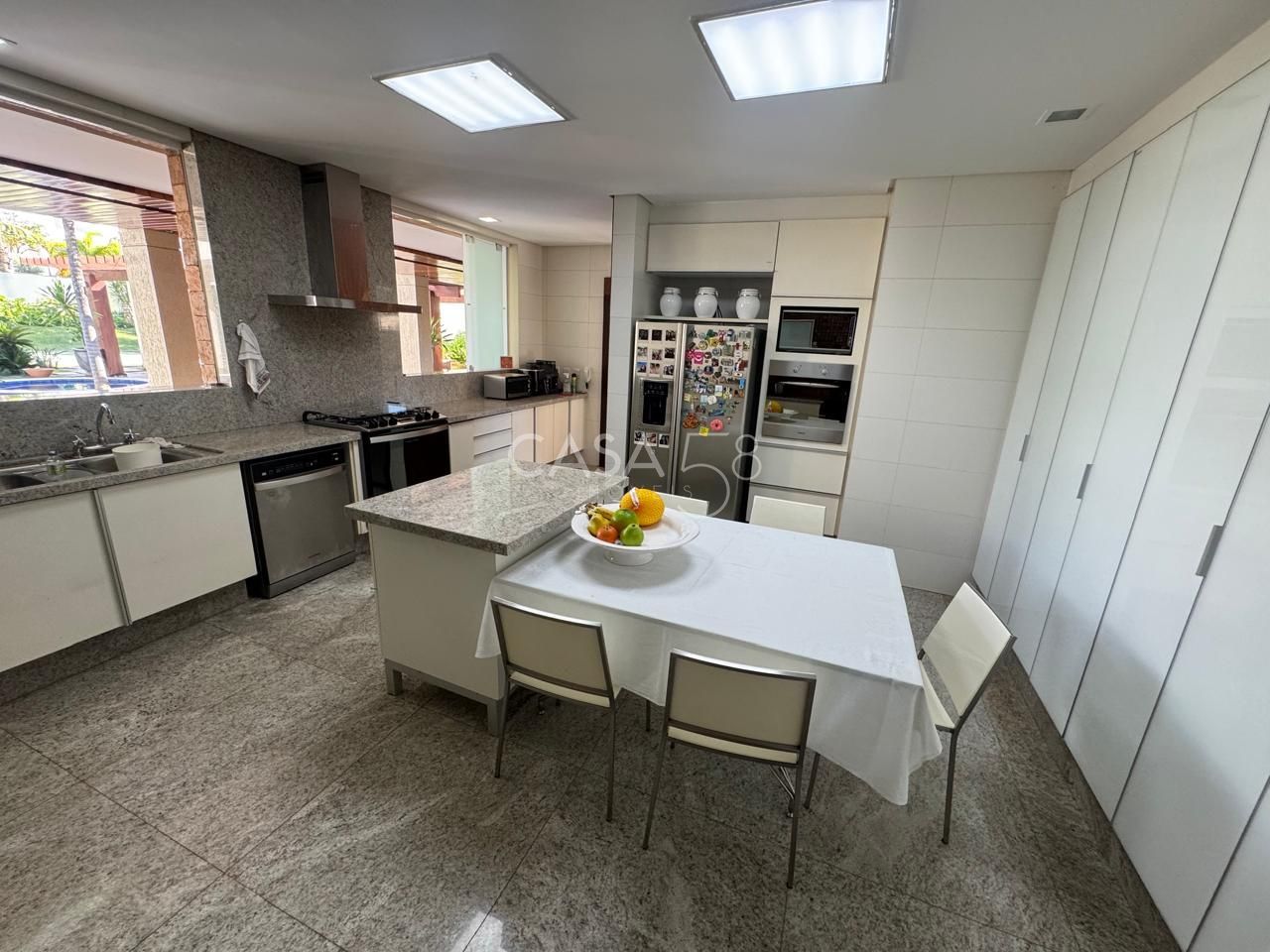 Sobrado de luxo no Alphaville Cruzeiro, 4 suítes, lote 1.800 m², const. 700 m²