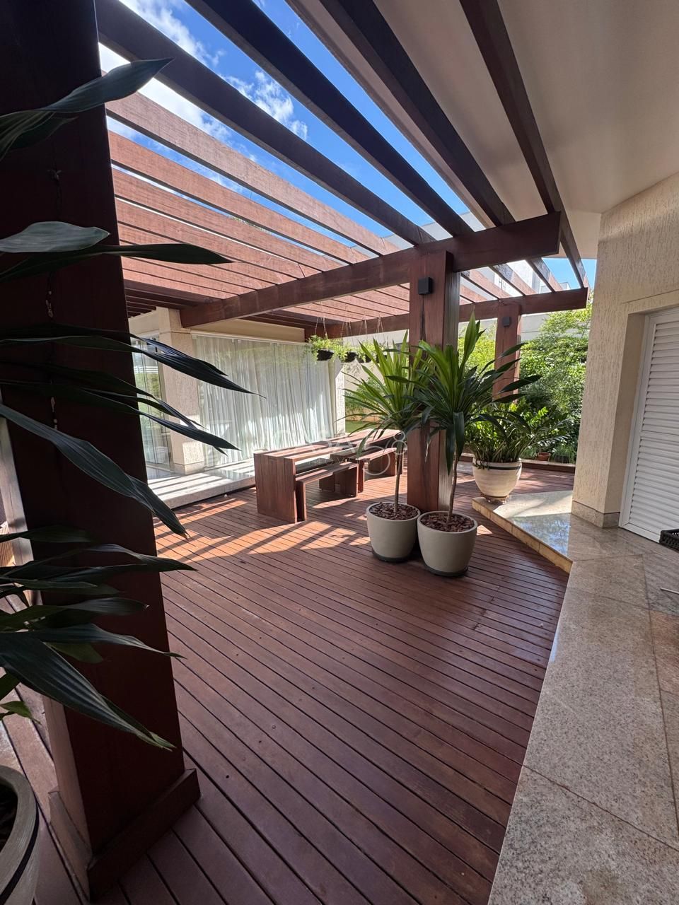 Sobrado de luxo no Alphaville Cruzeiro, 4 suítes, lote 1.800 m², const. 700 m²