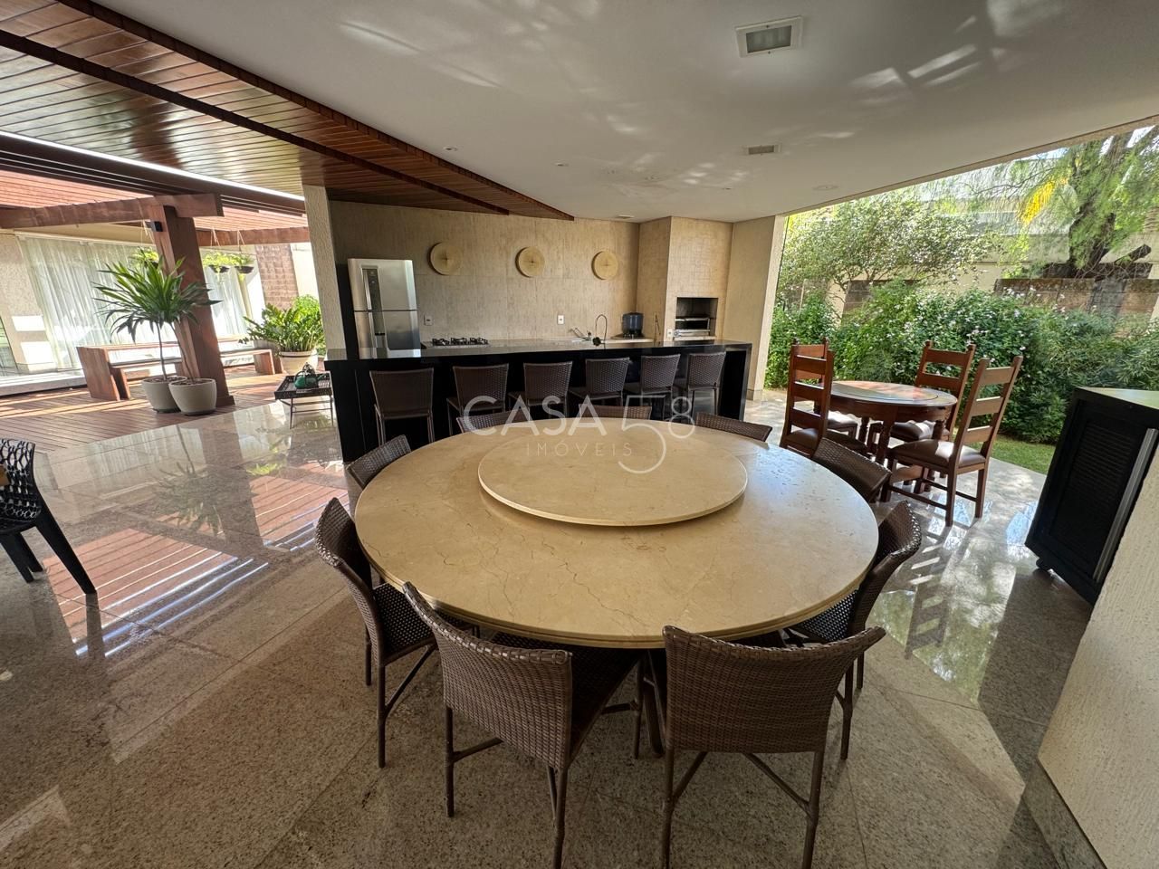 Sobrado de luxo no Alphaville Cruzeiro, 4 suítes, lote 1.800 m², const. 700 m²