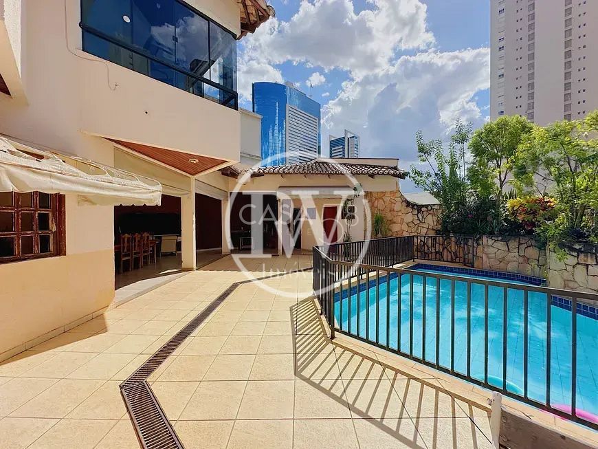 Sobrado de Alto Padrão à Venda – 470m² – 5 Quartos – Setor Marista – Goiânia