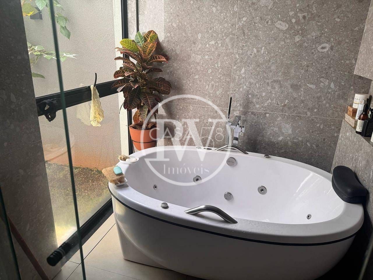 Casa Térrea de Alto Padrão à Venda no Jardim América, 5 Suítes 505m² de Terreno