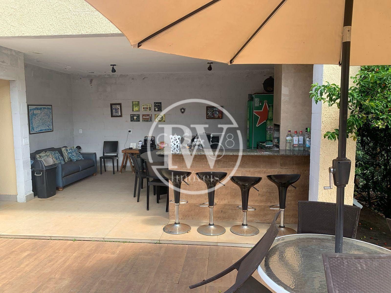 Terreno de 1.250 m² | 324 m² Construídos | 5 Suítes + Escritório