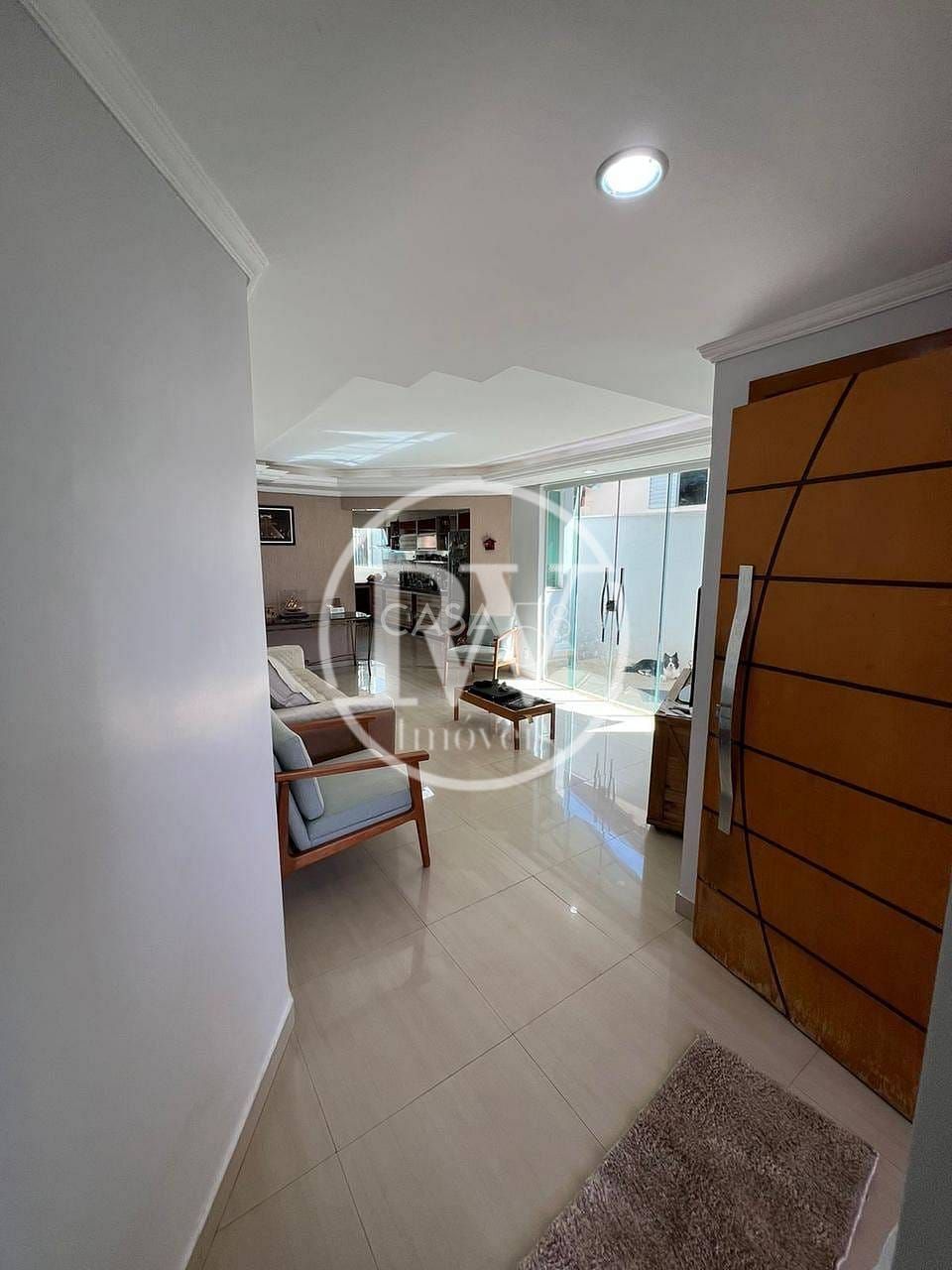 Casa à Venda no Jardim Planalto em Goiânia – 3 Quartos, Piscinas, Energia Solar