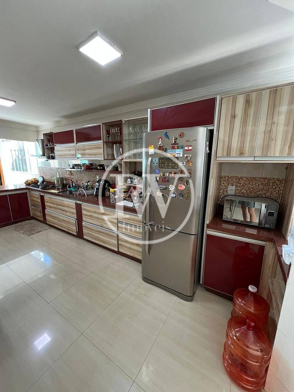 Casa à Venda no Jardim Planalto em Goiânia – 3 Quartos, Piscinas, Energia Solar