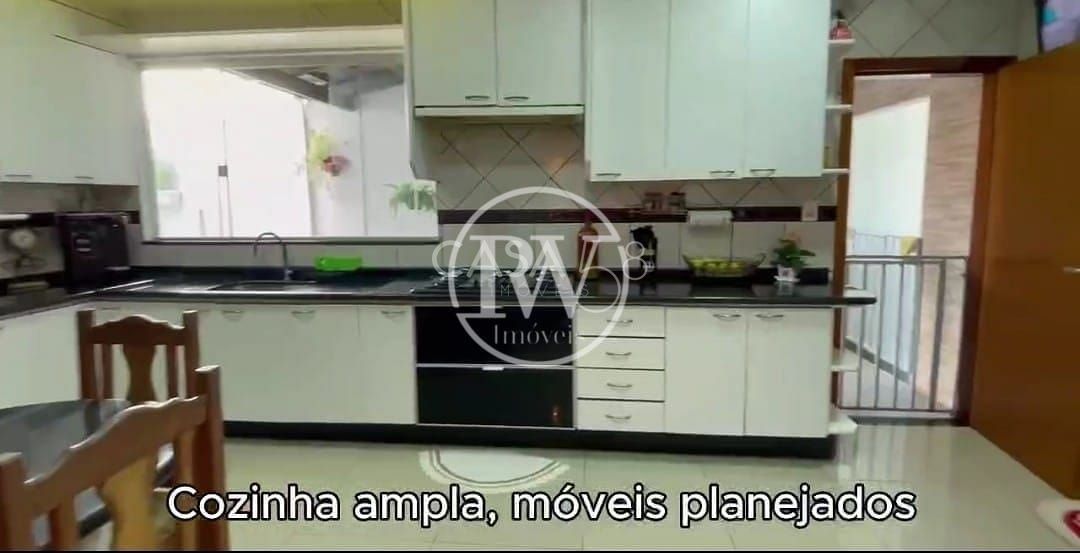Casa à venda, Parque Anhanguera - 360m² Privativa - 3 Quartos - Goiânia, GO