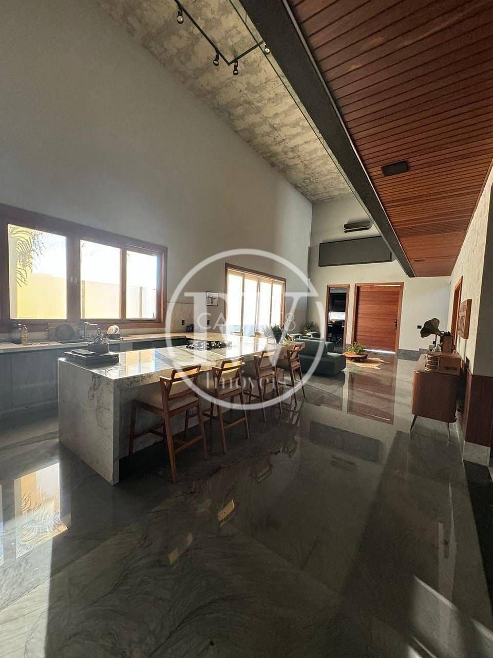 Sobrado de Alto Padrão no Jardins Itália – 460 m² construído | Lote de 582 m²