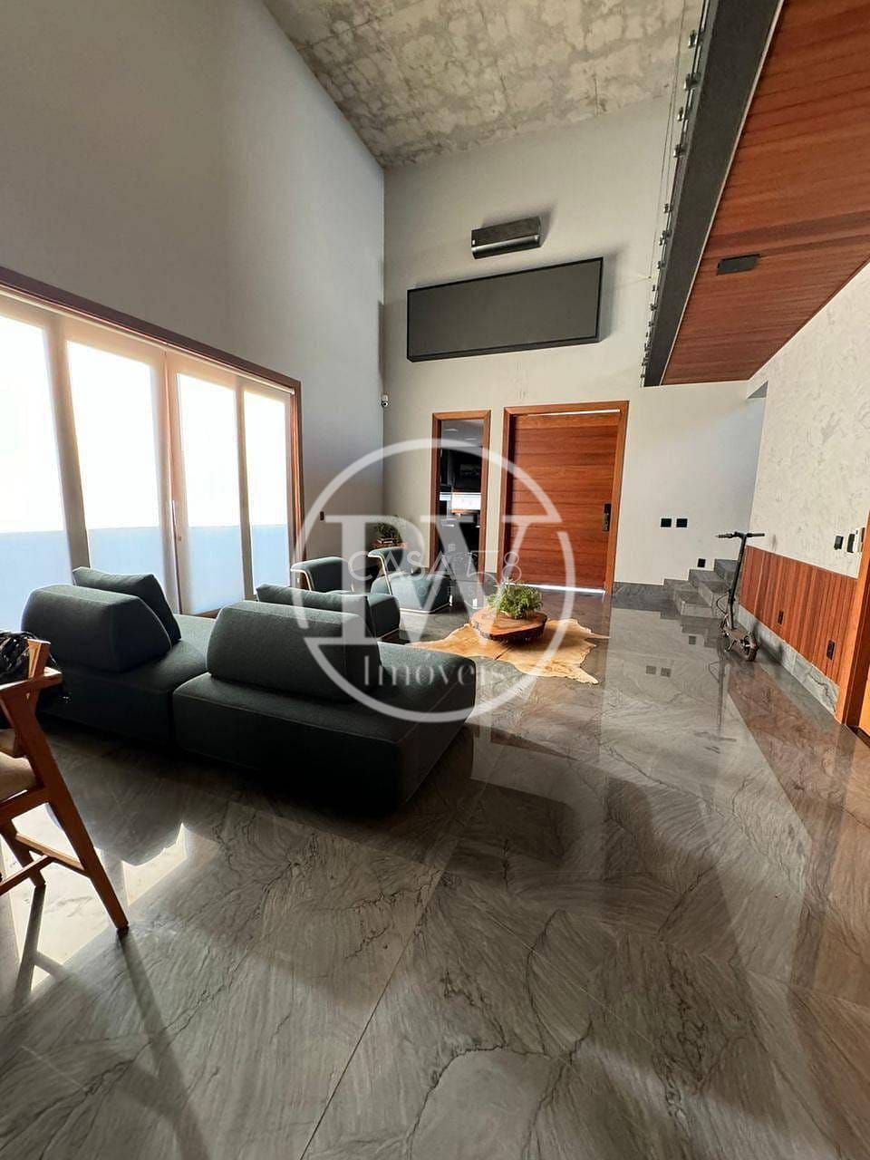 Sobrado de Alto Padrão no Jardins Itália – 460 m² construído | Lote de 582 m²