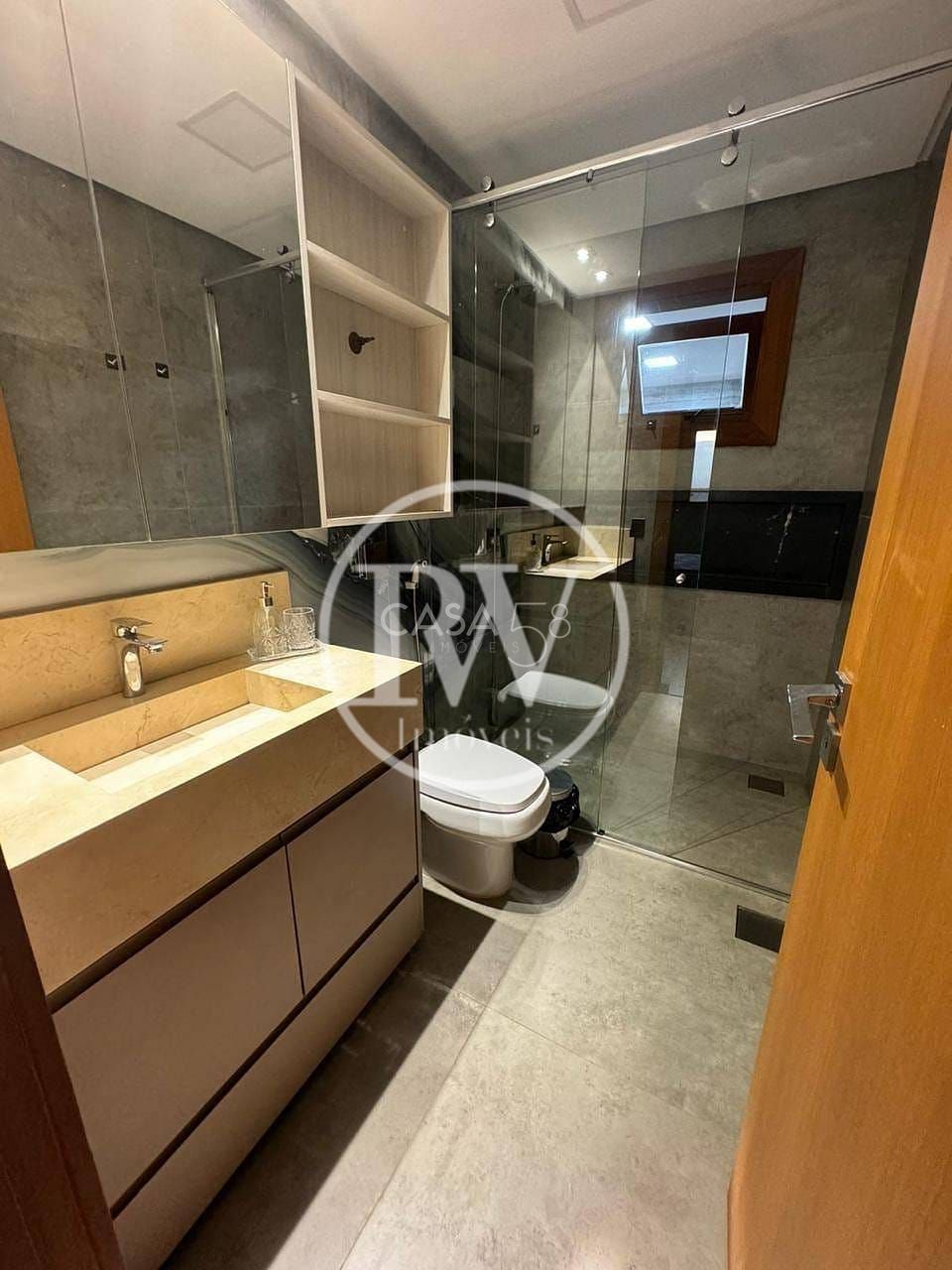 Sobrado de Alto Padrão no Jardins Itália – 460 m² construído | Lote de 582 m²