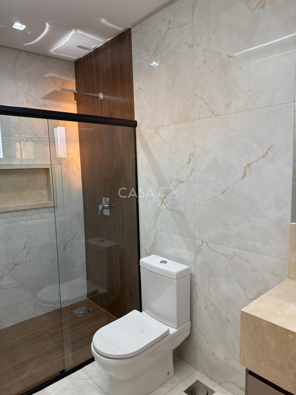 Sobrado no Jardins Capri à Venda – Reformado e Completo em Armários – 4 Suítes