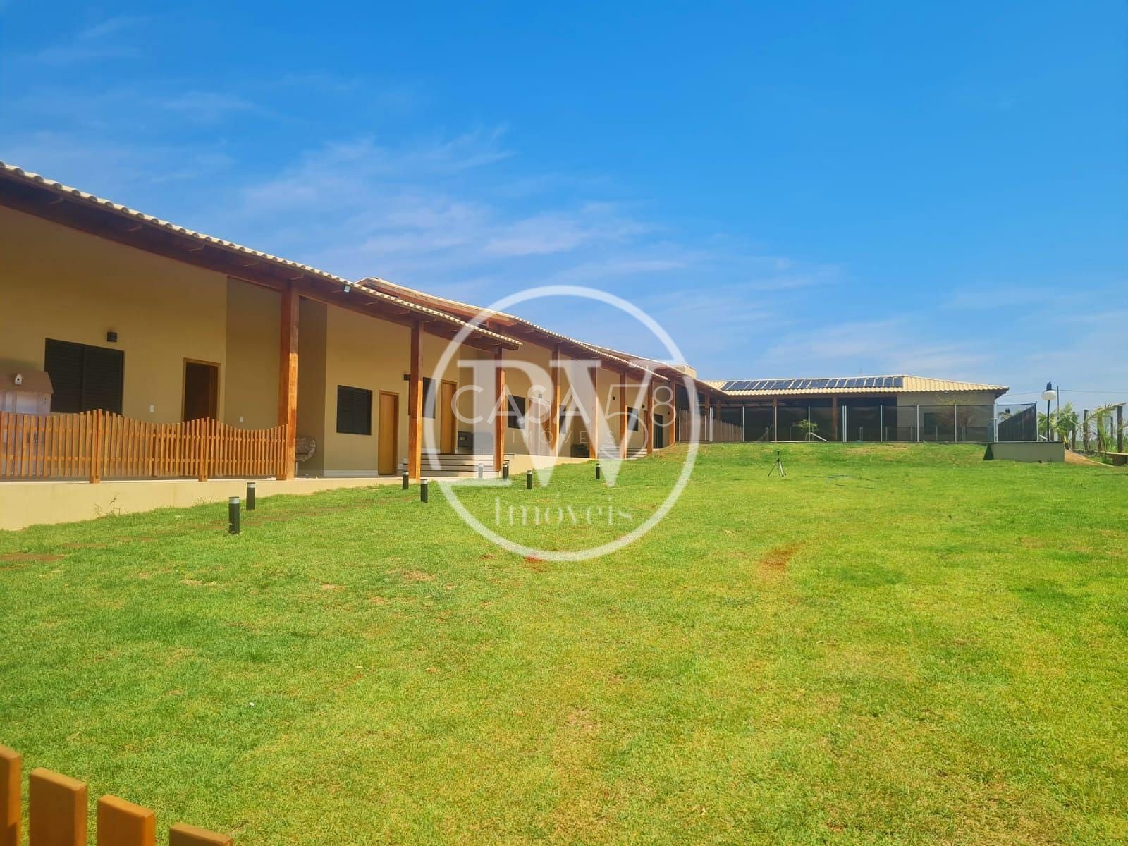 Casa em Condomínio Fechado à Venda – 6 Suítes – 430 m² Construídos – 1.500 m²