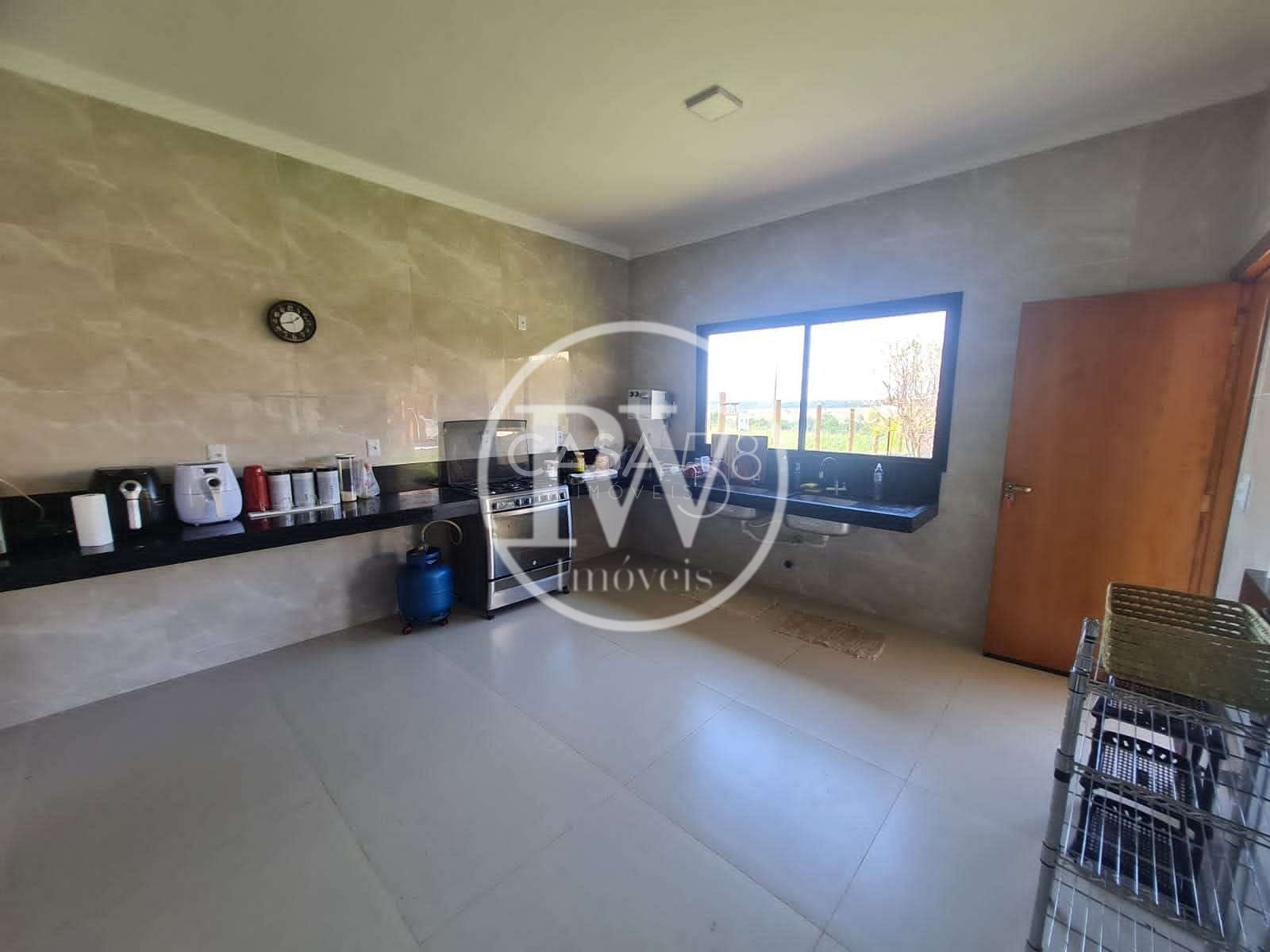 Casa em Condomínio Fechado à Venda – 6 Suítes – 430 m² Construídos – 1.500 m²