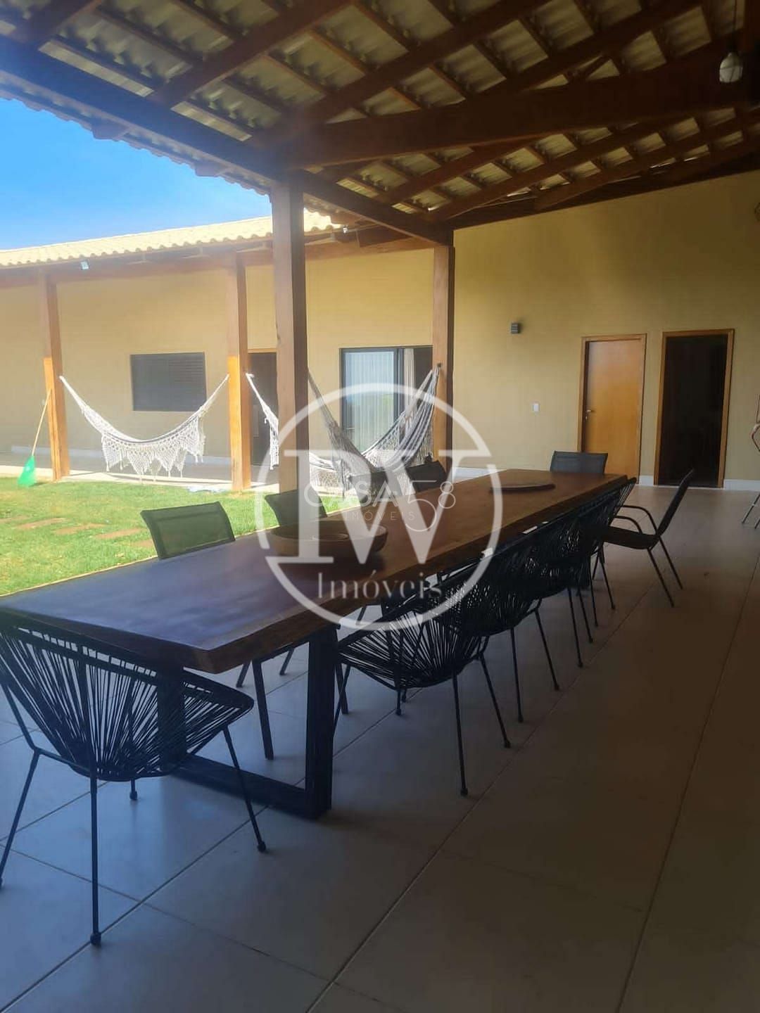 Casa em Condomínio Fechado à Venda – 6 Suítes – 430 m² Construídos – 1.500 m²