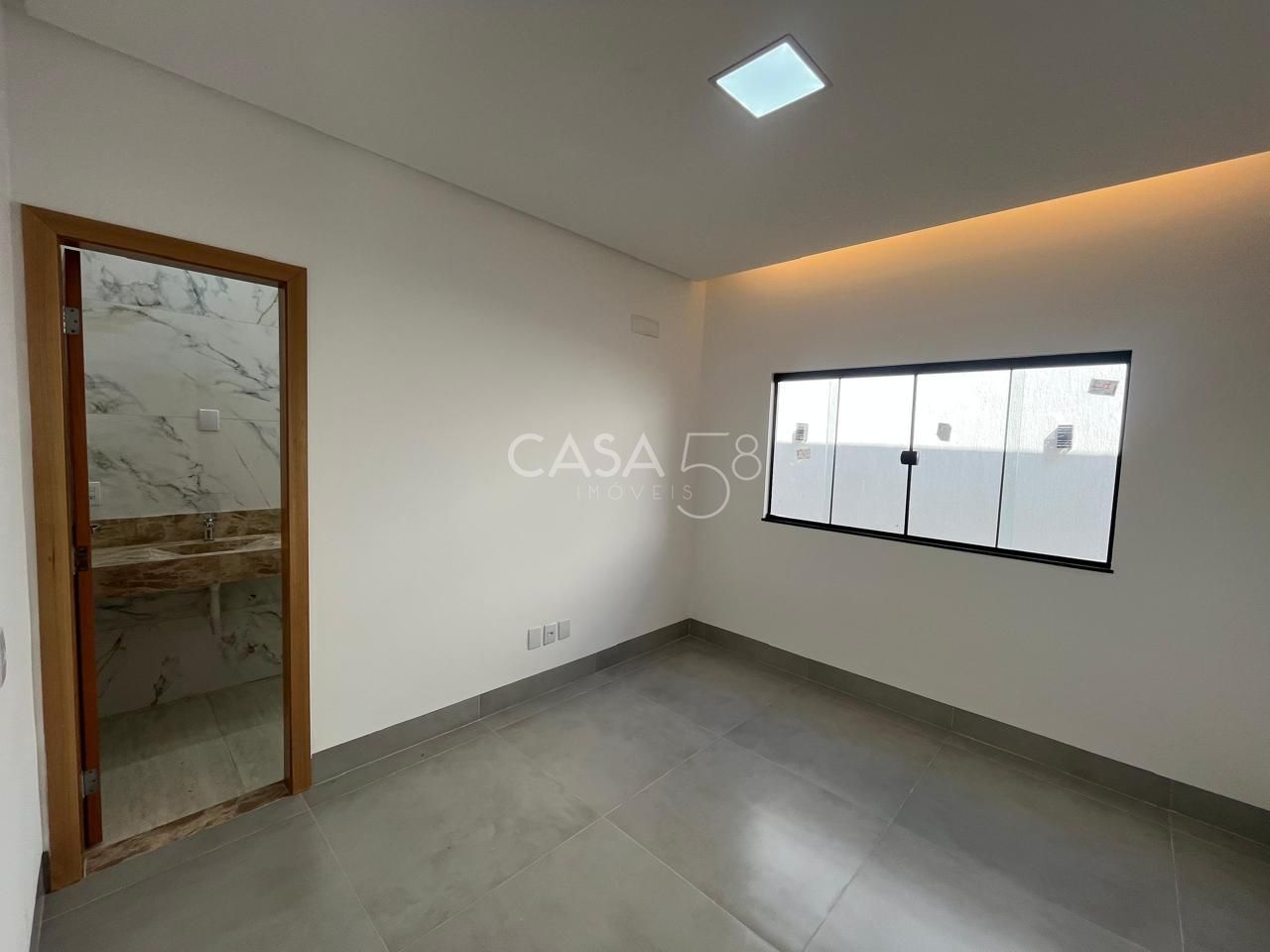 Casa de Alto Padrão – 4 Suítes Plenas