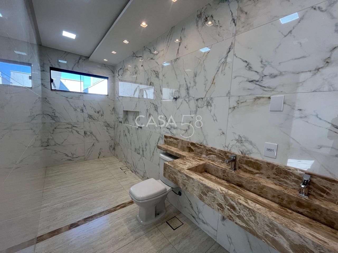 Casa de Alto Padrão – 4 Suítes Plenas