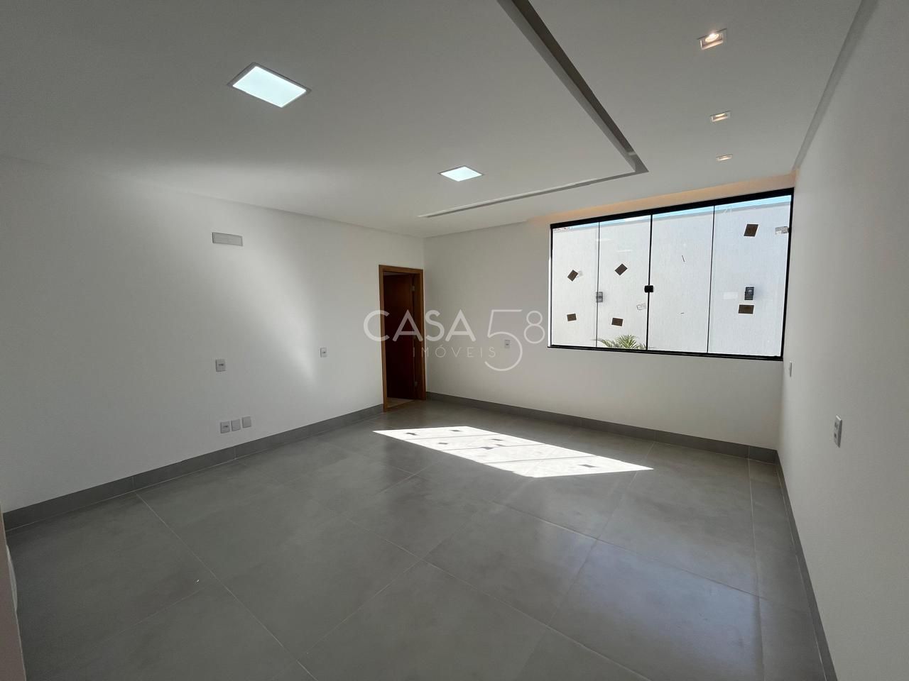 Casa de Alto Padrão – 4 Suítes Plenas