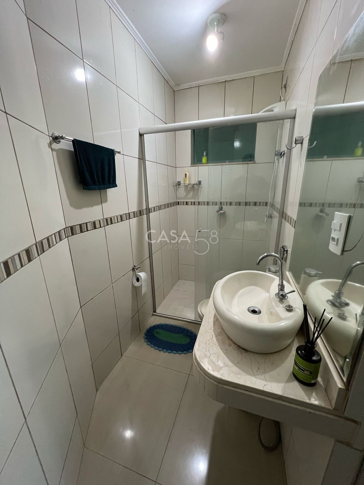 Casa à venda com 3 quartos, suíte com closet, piscina e energia solar