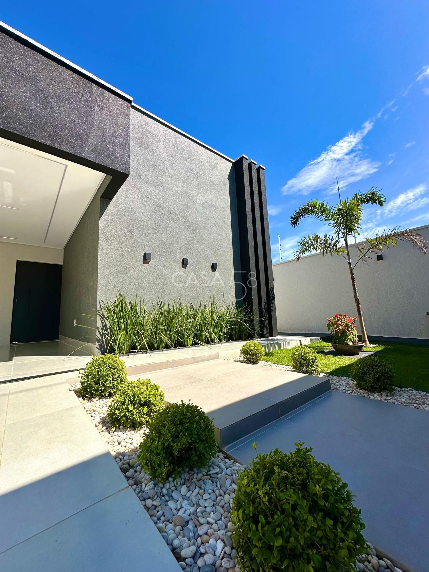 Casa moderna à venda no Residencial Monte Cristo – 3 quartos, suíte, quintal