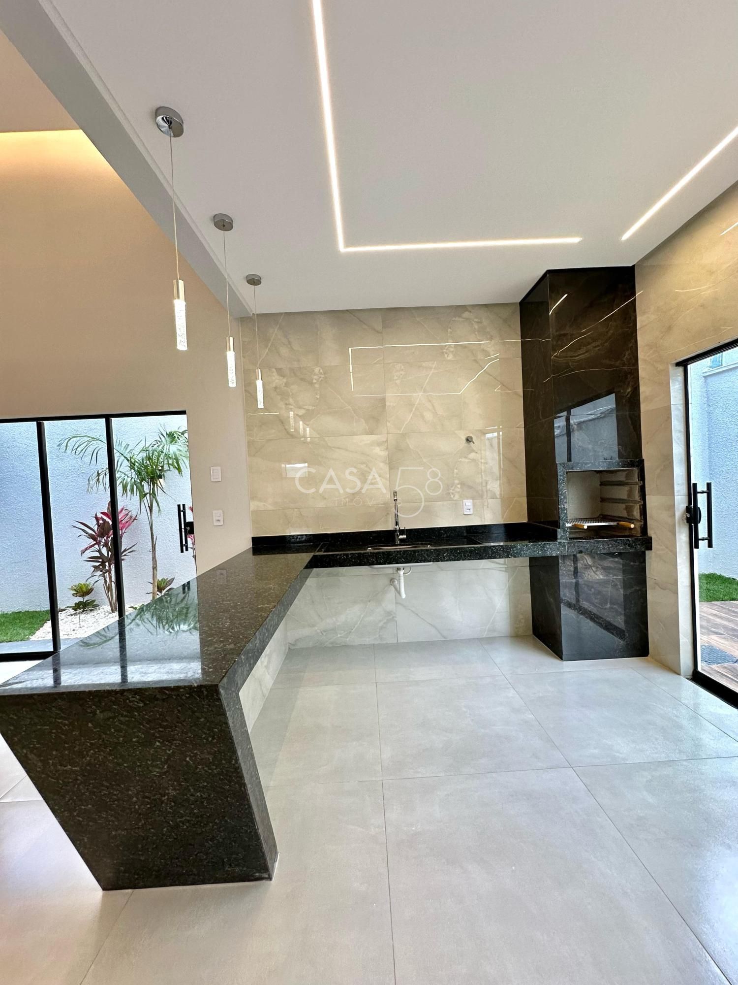 Casa moderna à venda no Residencial Monte Cristo – 3 quartos, suíte, quintal