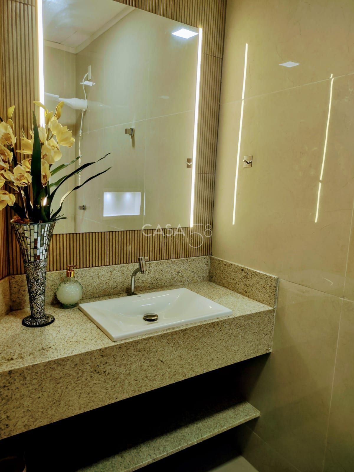 Casa Térrea de Alto Padrão no Setor Bueno – 5 Quartos, 3 Suítes,