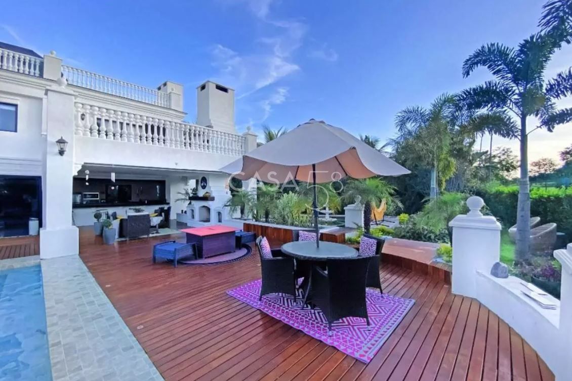 Sobrado Mansão de Luxo em condominio fechado, sendo 07 quarttos e 7  Suítes, em