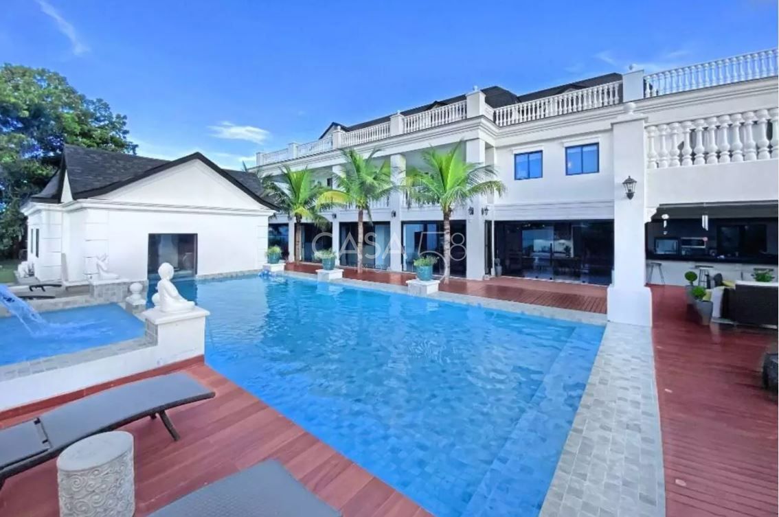 Sobrado Mansão de Luxo em condominio fechado, sendo 07 quarttos e 7  Suítes, em