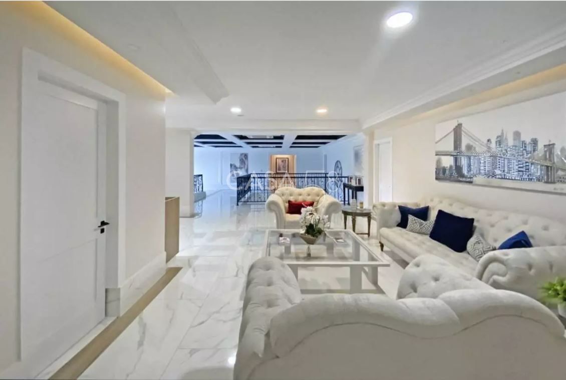 Sobrado Mansão de Luxo em condominio fechado, sendo 07 quarttos e 7  Suítes, em