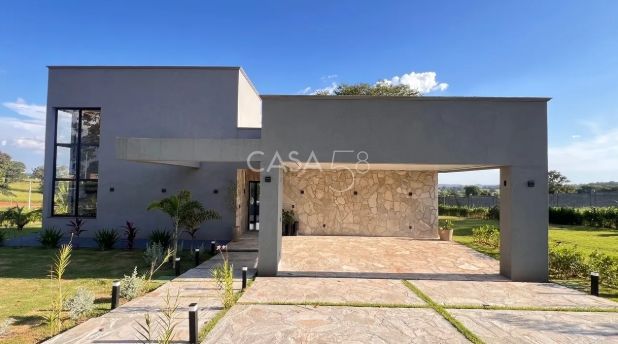 Casa de Campo em condomínio fechado