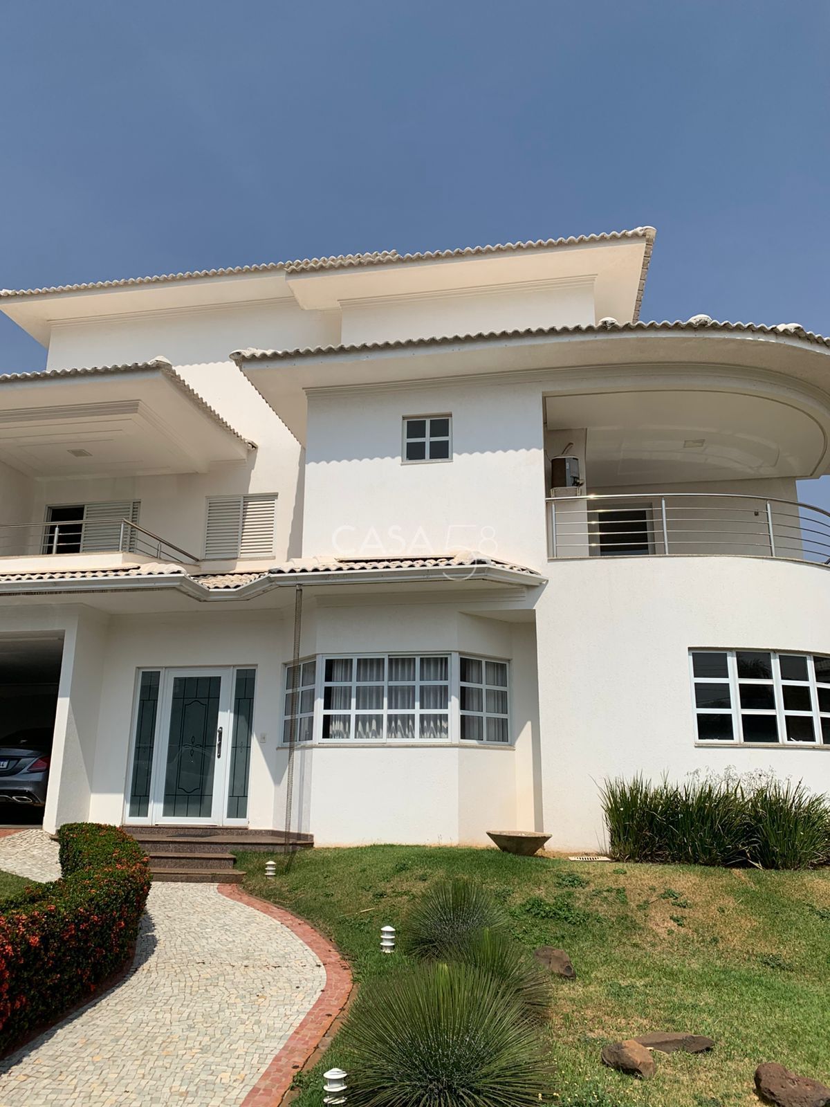 Sobrado de Esquina à Venda no Jardins Madri |3 suites| Piscina | – Goiânia/GO