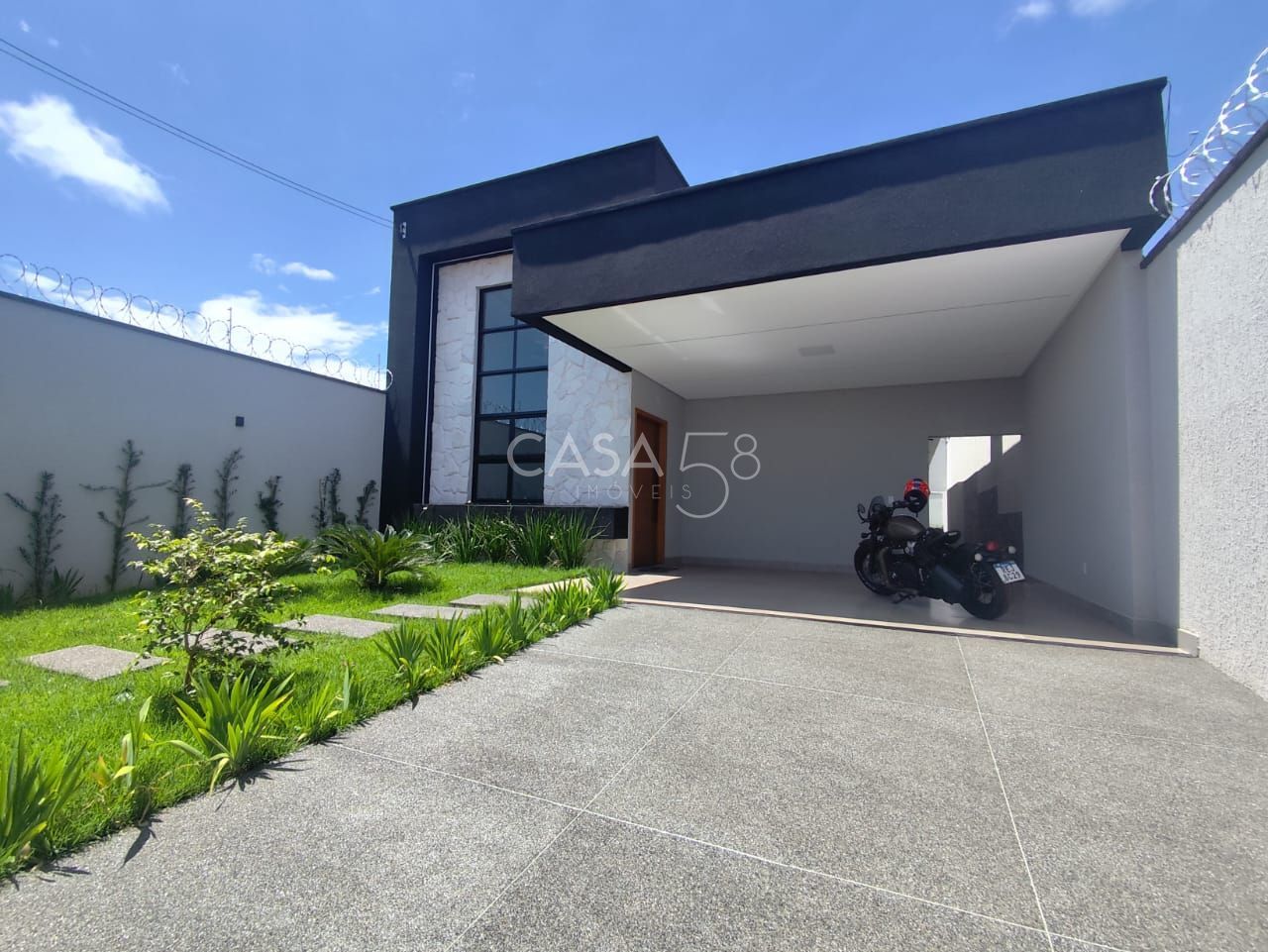 Casa Nova de Alto Padrão – 3 Quartos – Recanto do Bosque | Goiânia