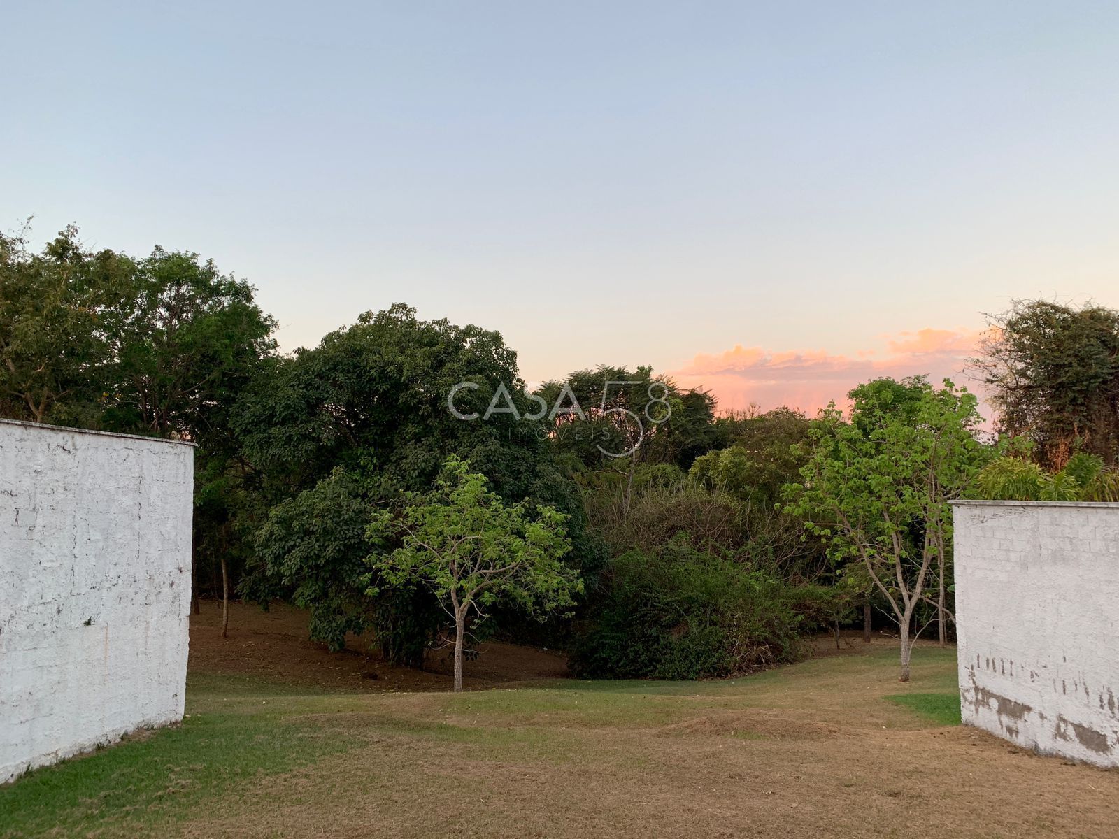 Lote Fundo para Mata no Condomínio do Lago