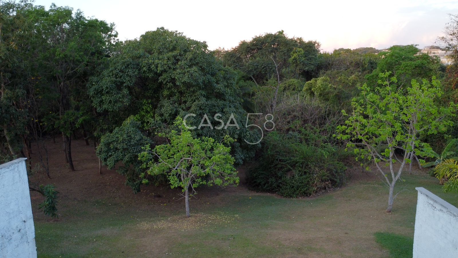 Lote Fundo para Mata no Condomínio do Lago