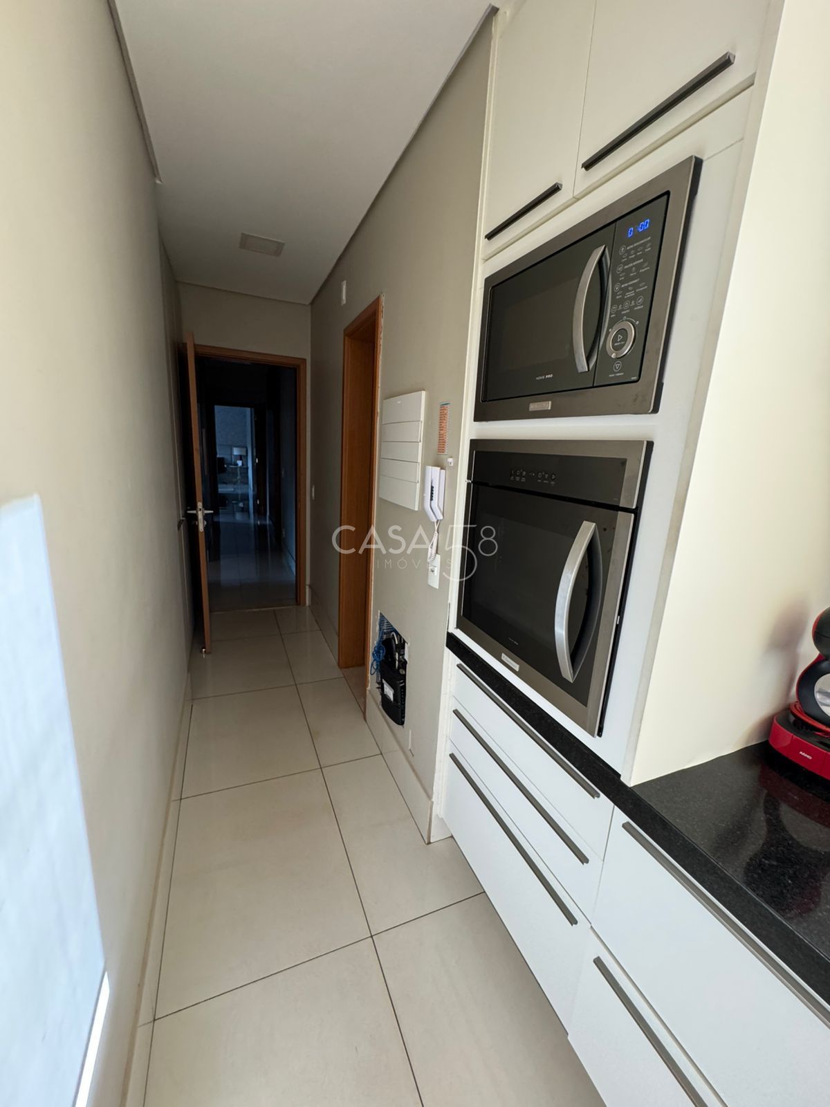 Apartamento Térreo de Alto Padrão à Venda com 4 Suítes, 4 Vagas e 286 m²