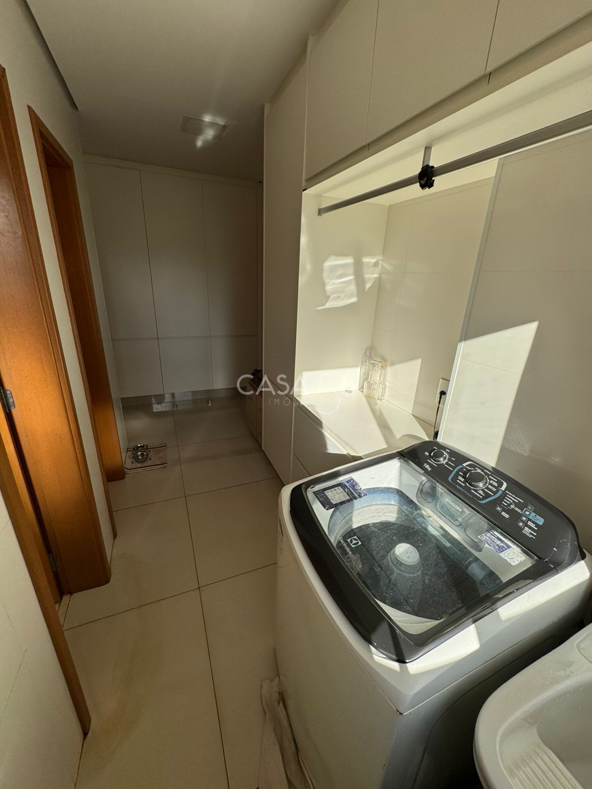 Apartamento Térreo de Alto Padrão à Venda com 4 Suítes, 4 Vagas e 286 m²