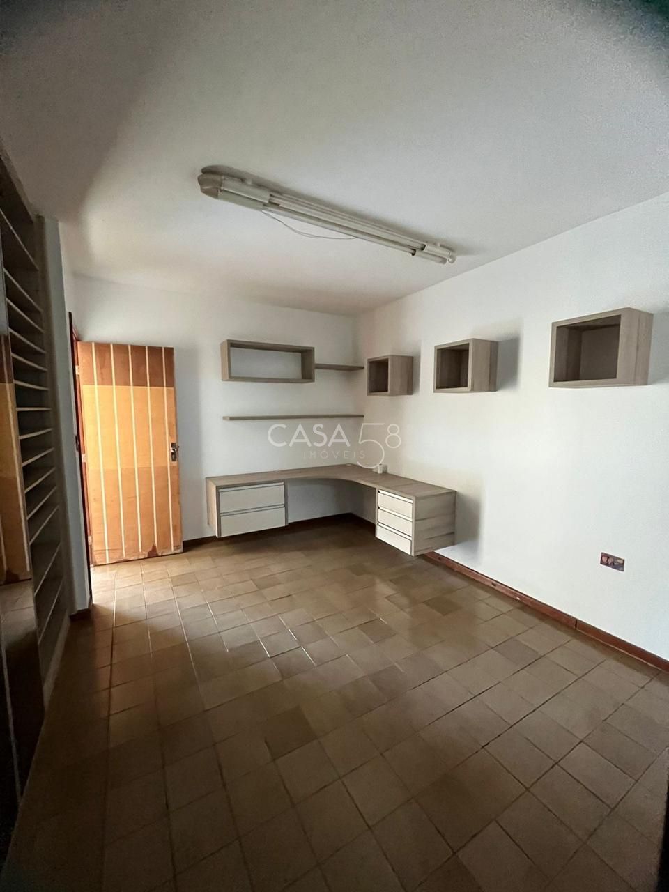 Sobrado de Luxo à Venda no Setor Santa Genoveva. 5 quarto sendo 4 suítes