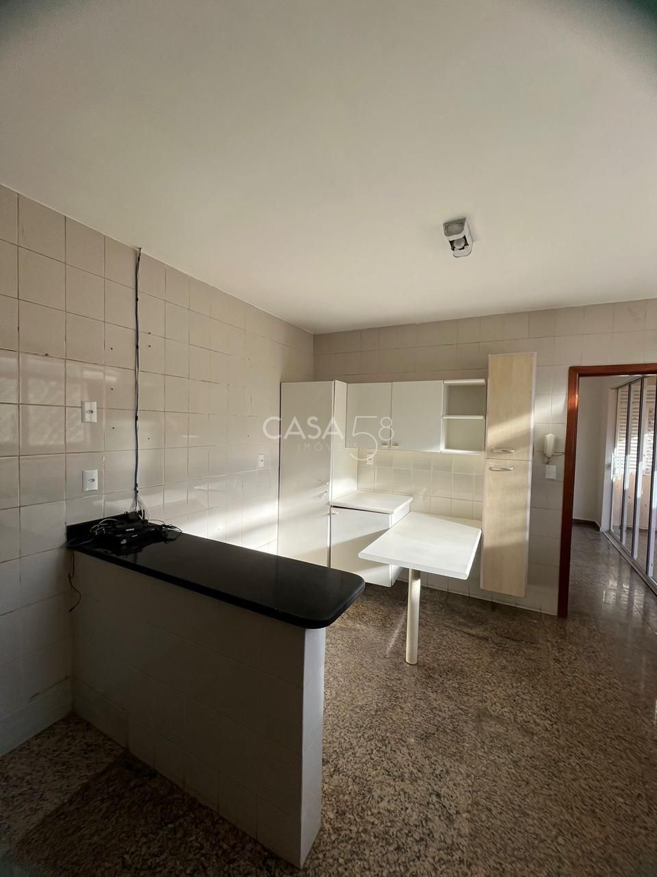 Sobrado de Luxo à Venda no Setor Santa Genoveva. 5 quarto sendo 4 suítes