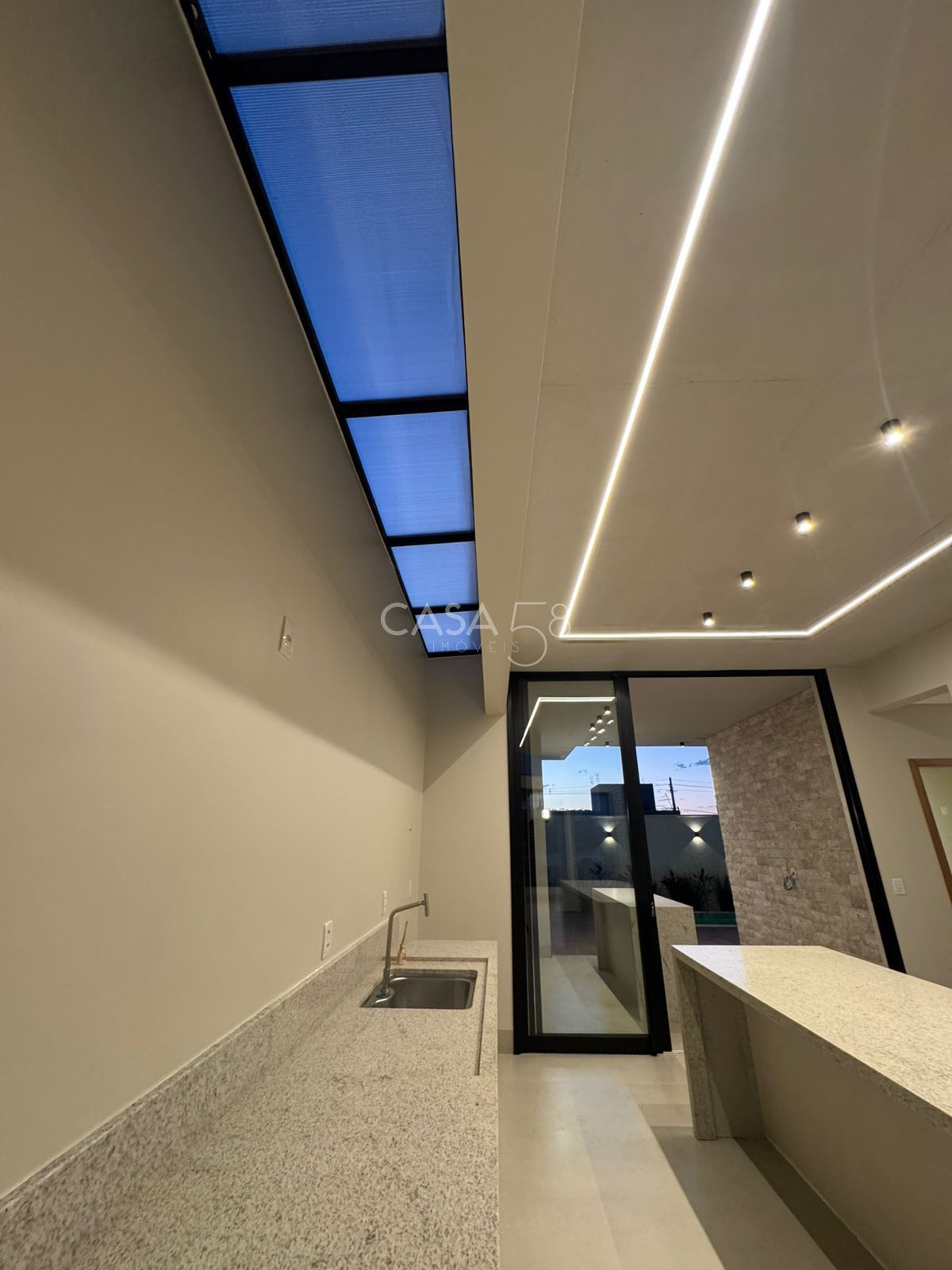 Sobrado à Venda no Jardins Capri – Alto Padrão, 4 Quartos 3 Suítes, Piscina