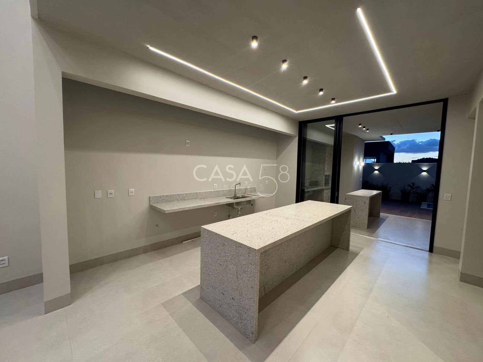 Sobrado à Venda no Jardins Capri – Alto Padrão, 4 Quartos 3 Suítes, Piscina