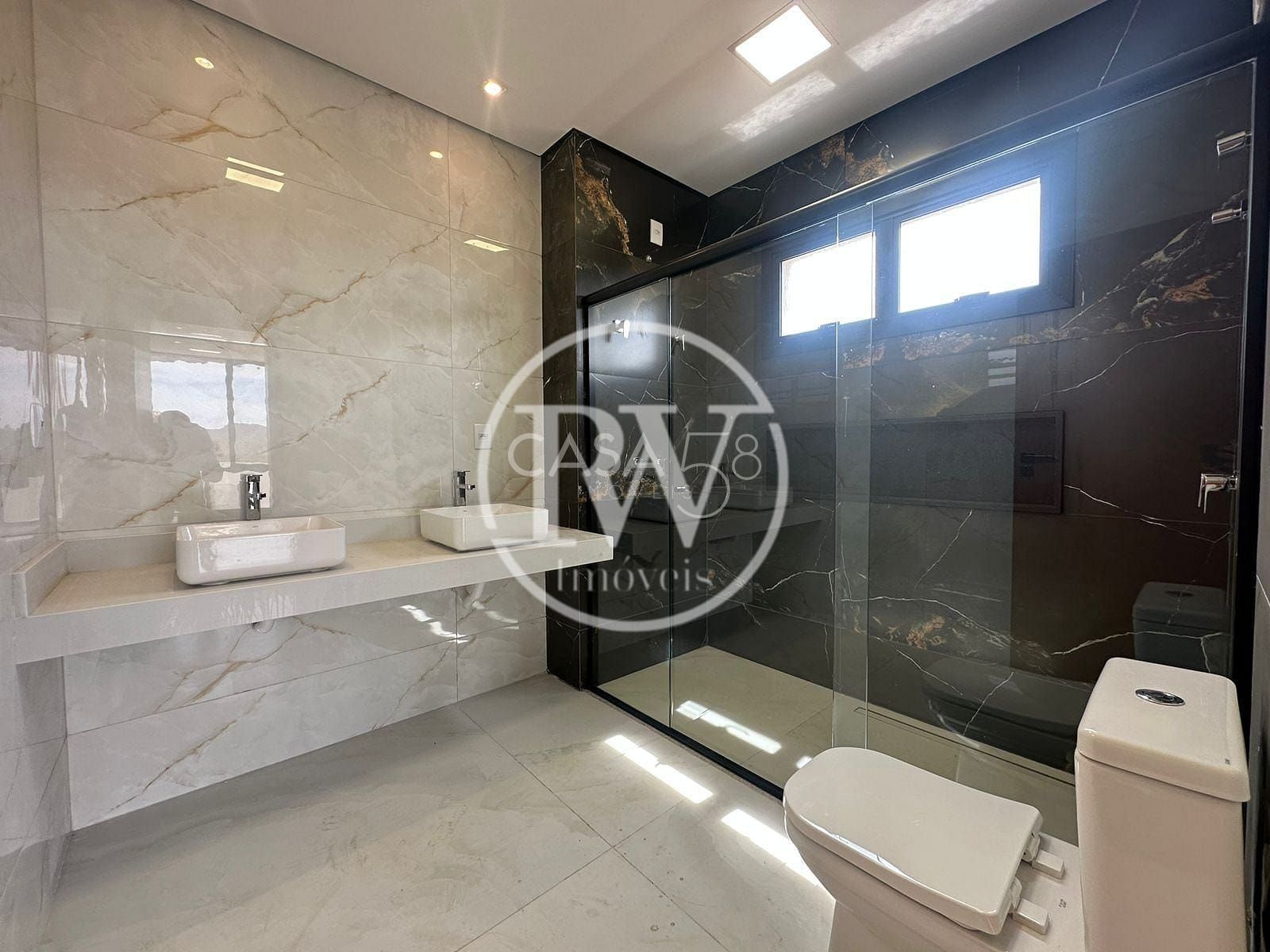 Sobrado no Jardins Nápoles – 4 Suítes – 263m² – Piscina Aquecida