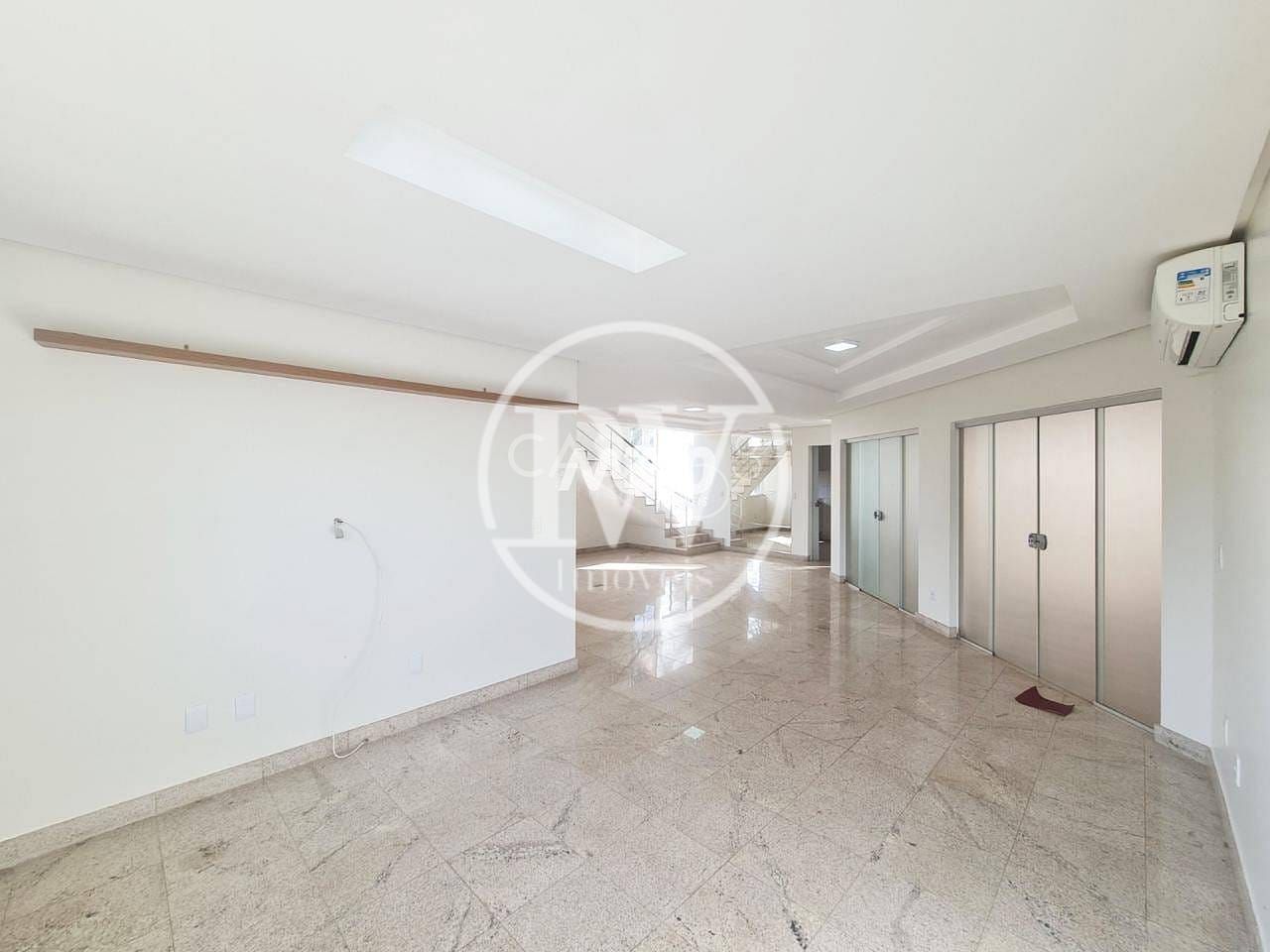 Sobrado à venda, 4 quartos sendo 4 suites, Jardins Milão, Goiânia, GO