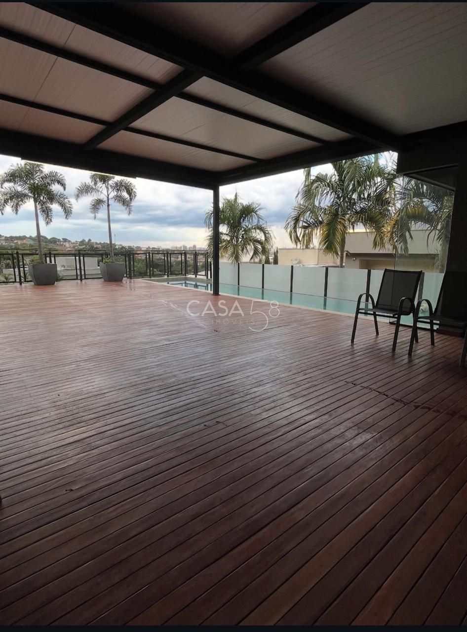 Sobrado de Alto Padrão Semi Mobiliado à Venda com 3 Suítes, Piscina Aquecida